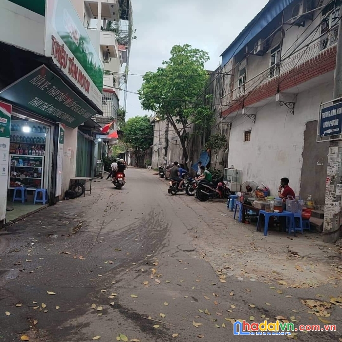 Phân lô – morning đỗ cửa – nhà đẹp ở ngay – ô tô tránh dừng đỗ cách 20m.