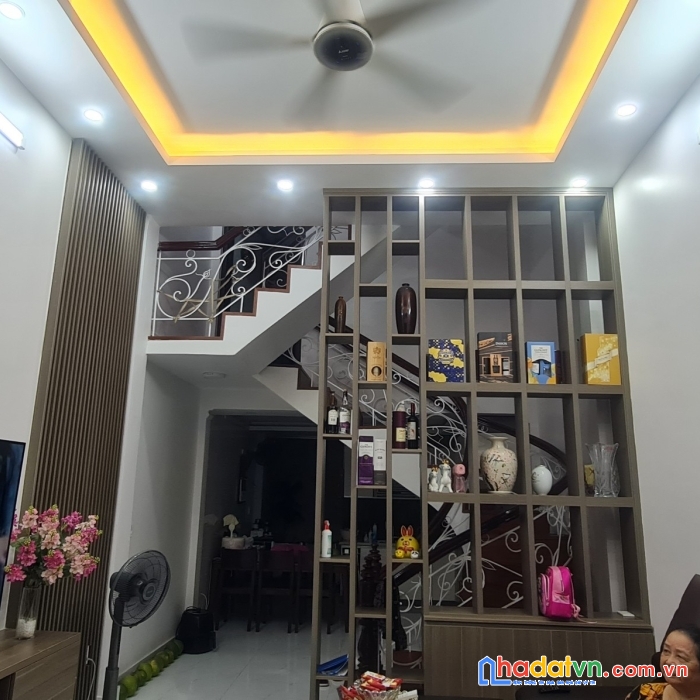 Bán nhà 3.5 tầng chu văn an xây tâm huyết nhà cực đẹp ngay gần svđ lạch tray