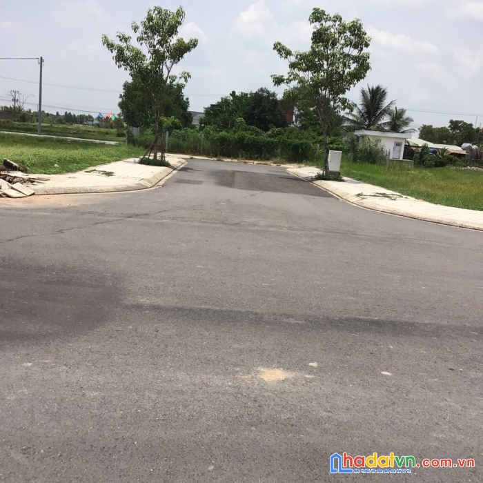 Chính chủ gửi bán lô đất trong khu dân cư xuyên á