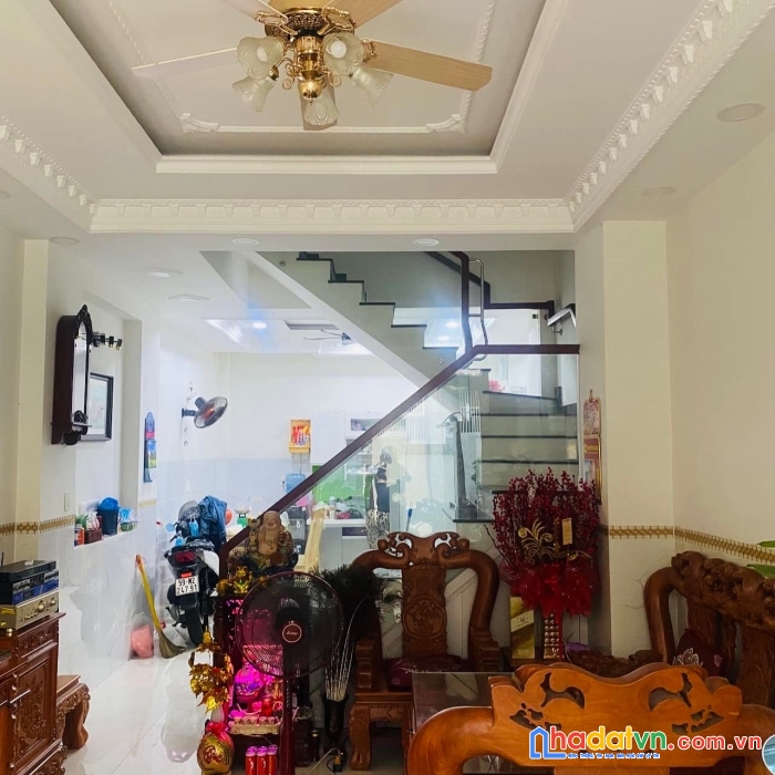 Nhà đẹp ở ngay - xe hơi đỗ cửa - hẻm thông tứ phía - không có căn thứ 2-nhỉnh 8 tỷ