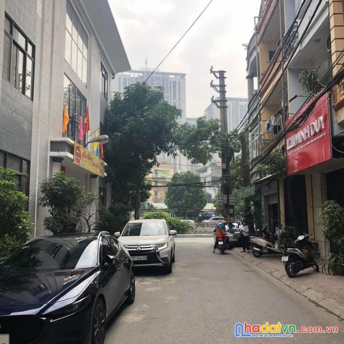 Bán nhà mạc thái tổ 18 tỷ x 50m2 , mt 4.2m  ô tô tránh , sát phố. kinh doanh, cho thuê.