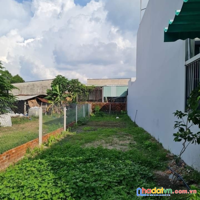 Cắt lỗ lô đất 94m2 view hồ tại kđt mỹ phước 2 , ngay trường thpt bến cát. giá 700tr