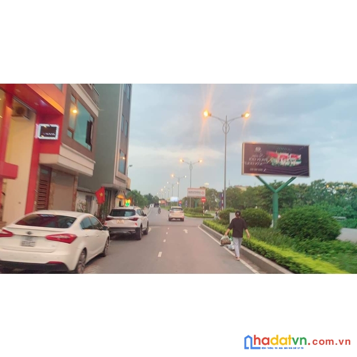 Phân lô 918 phúc đồng, long biên. giá 5 tỷ, 55m, 4 tầng, full nội thất ở luôn 0389160730