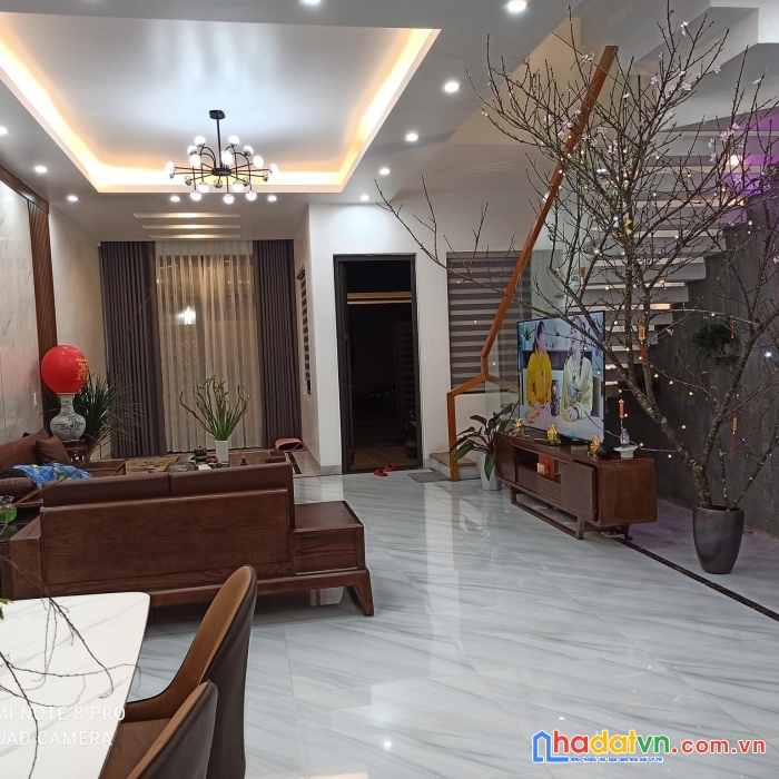 Bán nhà xuân thủy, cầu giấy, lô góc, ô tô tránh, kd, dt 62m2x 4t, mt 4.5m giá 13.6  tỷ.