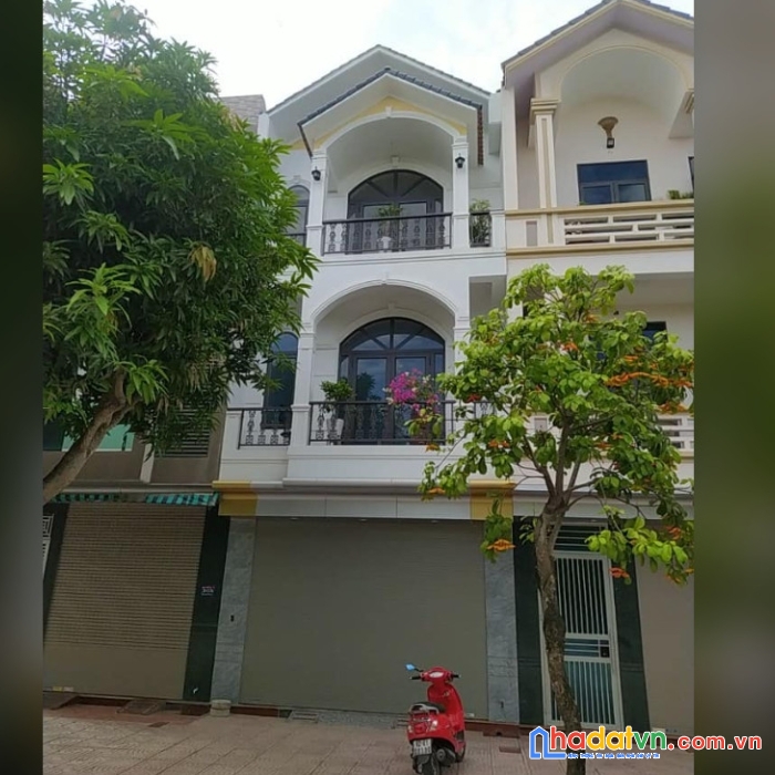 Cần bán gấp nhà mới xây ba tầng tạilô 27/11. đường 16, nguyễn văn thân sát đường hàng cau kđt ven