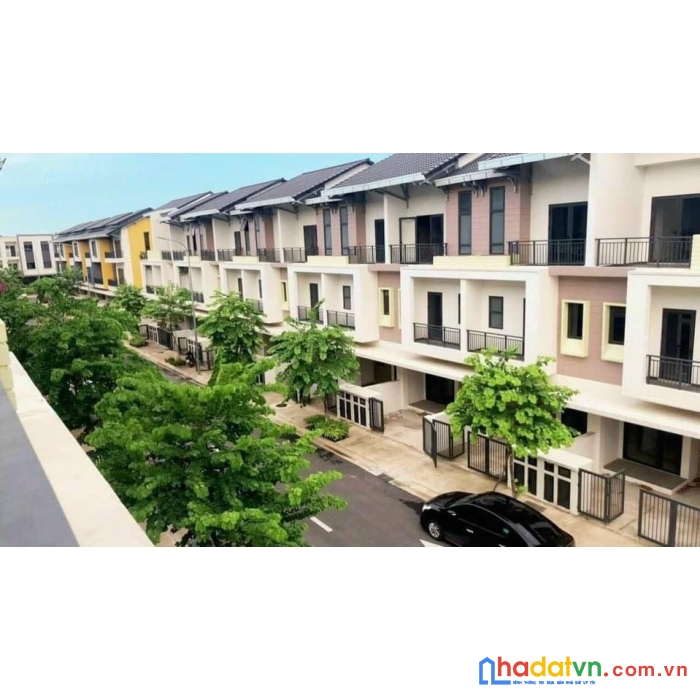 Bán gấp căn shophouse 120m2, đường chính 26m, đã có sổ hồng