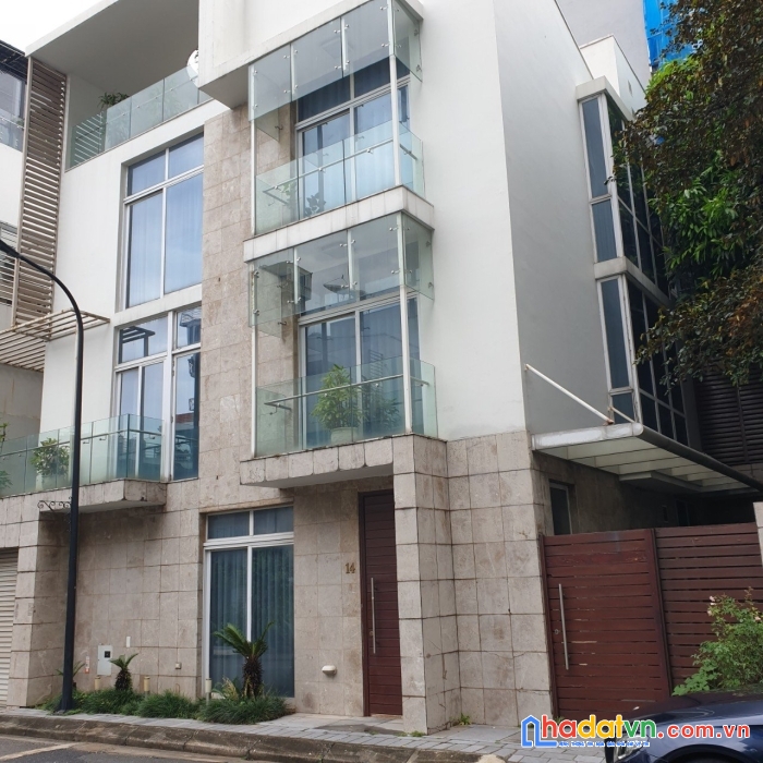 Bán biệt thự golden westlake 151 thụy khuê. 165 m2. xây dựng 500m sàn. mặt tiền 15,5m. giá 50 tỷ.