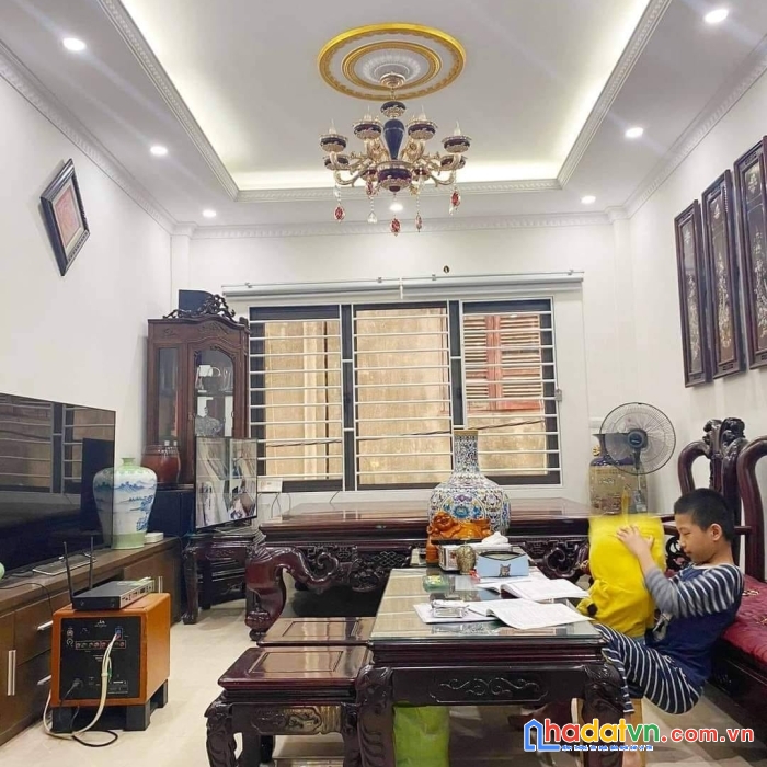 Nhà đẹp long lanh – gần ô tô tránh – 2 mẳ ngõ trước sau