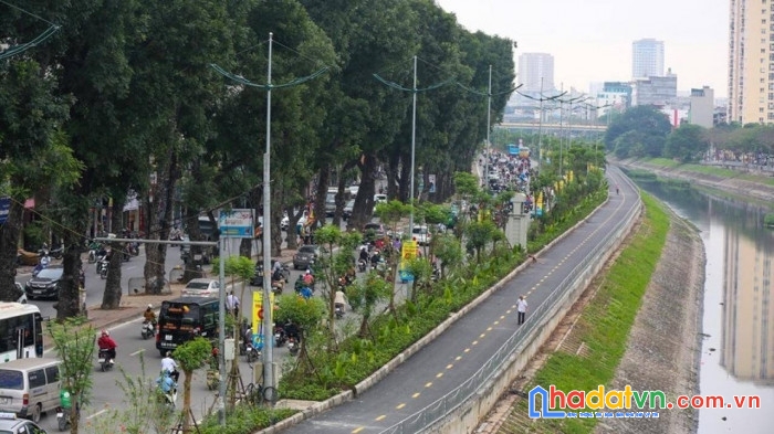 Bán nhà mặt đường láng, lô góc, vỉa hè rộng, kd, 110m2, 4t, mt 20m, nhỉnh 19  tỷ.