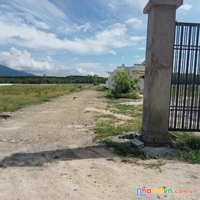 Đất liền kề kcn becamex - vsip có sẵn   nhà cấp 4 .