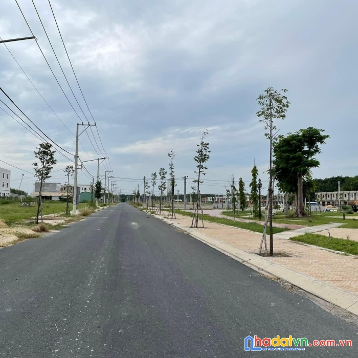 Đất nền khu đại đô thị mặt tiền quốc lộ 13 - thị trấn chơn thành - giá rẻ, sổ hồng có sẵn.