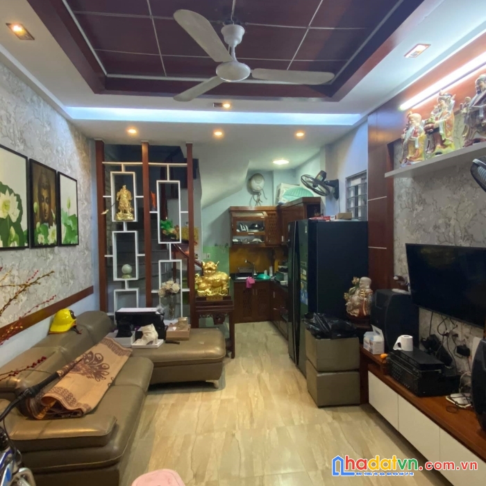 Bán nhà nguyễn văn huyên-cầu giấy 48m 5t-giá nhỉnh 4 tỷ-20m ra phố-ô tô gần-giao thông