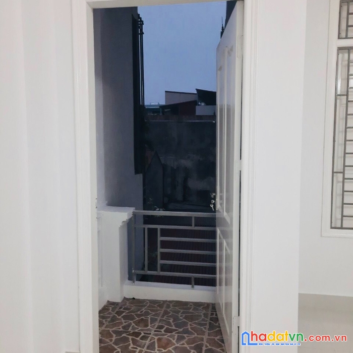 Chính chủ cần bán rất gấp nhà 4 tầng tại lĩnh nam dt60m2 ngõ rộng oto đỗ cửa nhà dân xây dựng chắc chắn hiện trạng còn rất mới !!! 