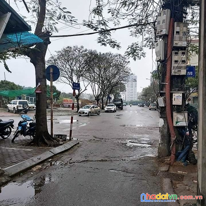 Bán đất phân lô phố trạm, long biên, 40m, giá 2.9 tỷ, tiền hậu 5m, ô tô đỗ đất 0389160730