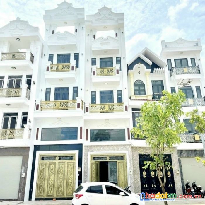 Bán căn 4 tấm dt: 4 x 13 đường bình thành hxh 8m .
