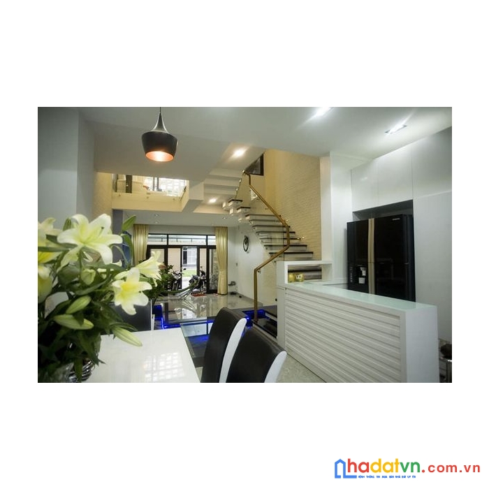 Bán nhà bưởi - ô tô - 110m2 - 15 tỷ