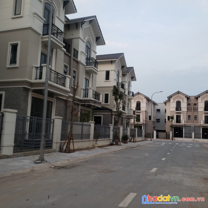 Biệt thự song lập có chỗ để ô tô thoải mái, an ninh đảm bảo  tại thành phố từ sơn, bắc ninh.