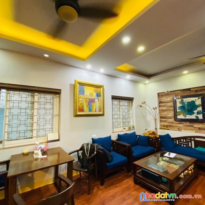 Bán nhà gấp trần quốc hoàn 54m2, 5 tầng, mặt tiền 4,5m2, giá 9,4 tỷ.