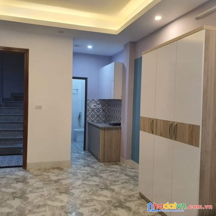 Bán nhà gấp mặt phố ngọc khánh 75,9m2, 3 tầng, mặt tiền 6,9m, giá 9,9 tỷ.