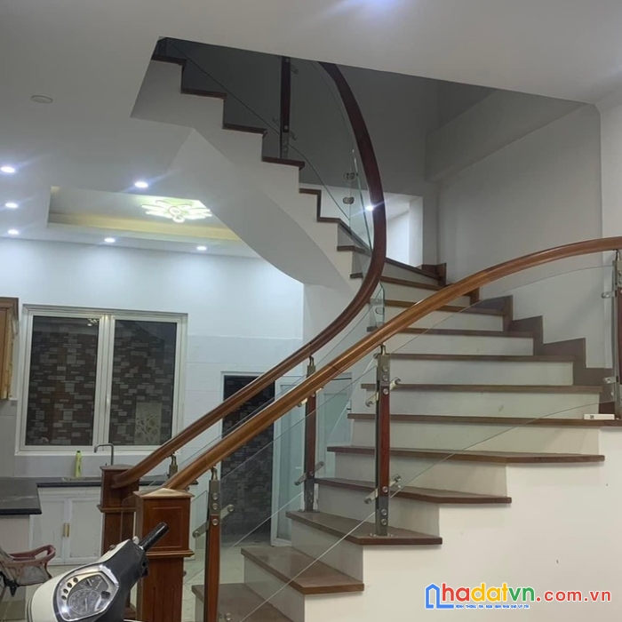 Nguyễn văn cừ long biên 40mx4t chỉ 4.x tỷ, ôtô đỗ cửa