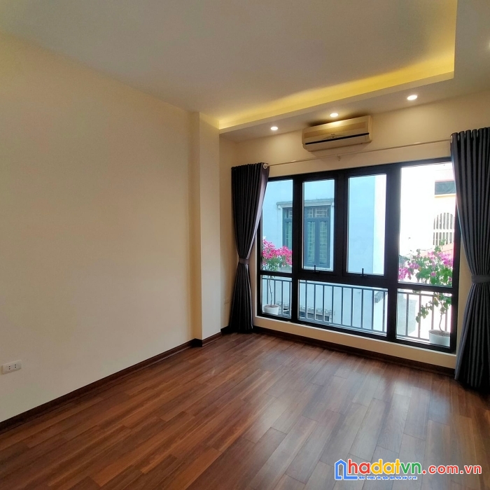 Bán nhà thái hà - ngõ thông thuật tiện đi lại - rất gần mặt phố.