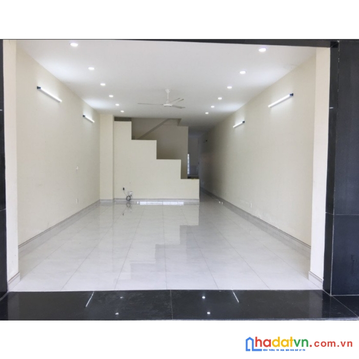 Nhà mặt phố làn đường rộng 62m 4 tầng diện tích sàn 375m2 giá 5.55 tỷ.