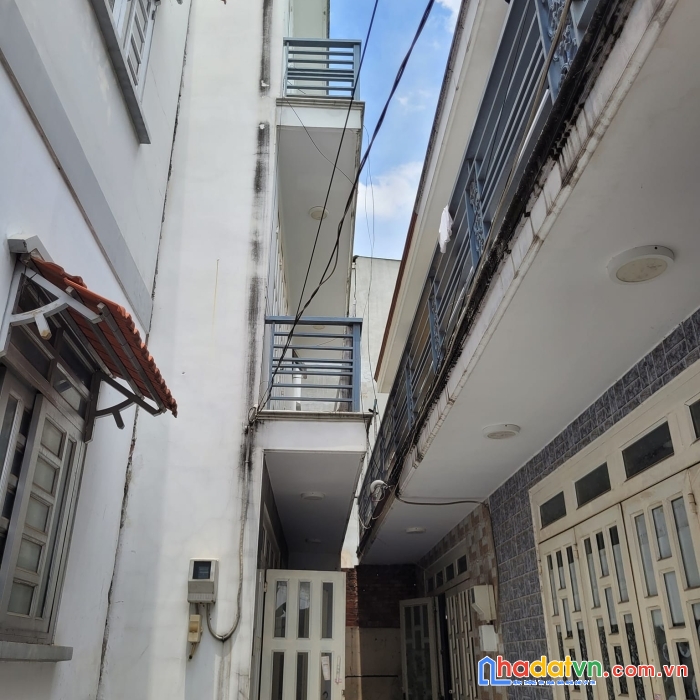 Nhà ngay kdc hồng long, tp thủ đức, 59m2, 1 trệt 2 lầu, giá 3,2 tỷ