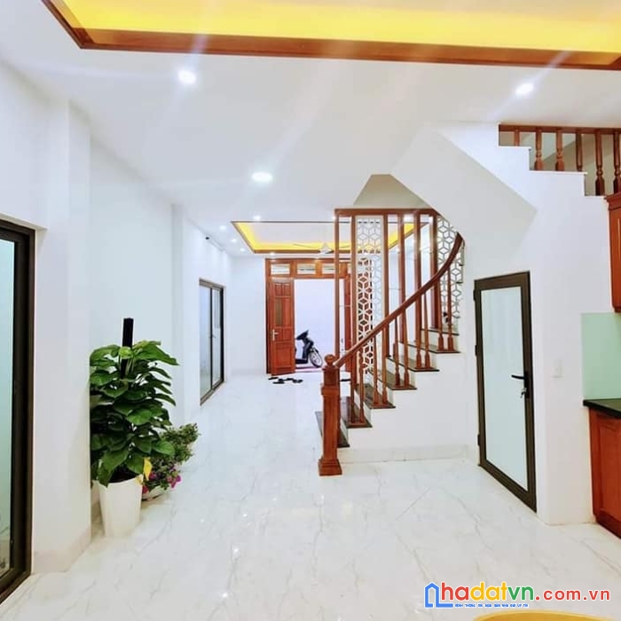 Bán nhà cầu giấy 46m2 4ty4 sổ nở hậu ngõ 2m.