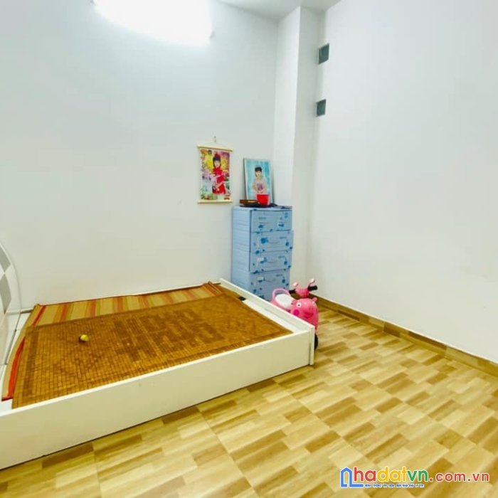 Bán nhà quận 4 - 1,4 tỷ - 5 tầng - hẻm 2,5m