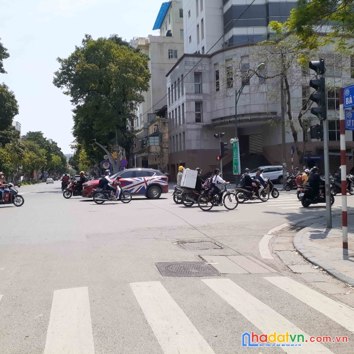 Bán nhà mặt phố bà triệu, 257m2, giá 258 tỷ, vị trí cực đắc địa, kinh doanh cực khủng