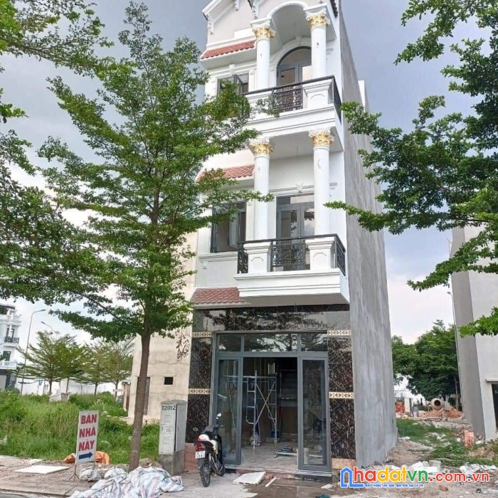 Bán nhà 2 lầu 1 trệt ngay chợ đêm hoà lân - tp.thuận an - bình dương