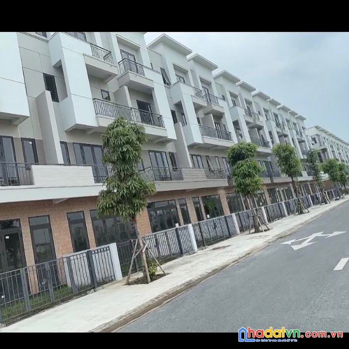 Shop huose 4 tầng chân đế chung cư chỉ hơn 3,x tỷ chỉ có e dương có - 0394718755