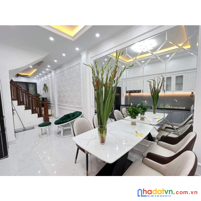 Bán nhà lạc long quân 55mx5 tầng lô góc 3 thoáng ôtô vào nhà có 7,5 tỷ 