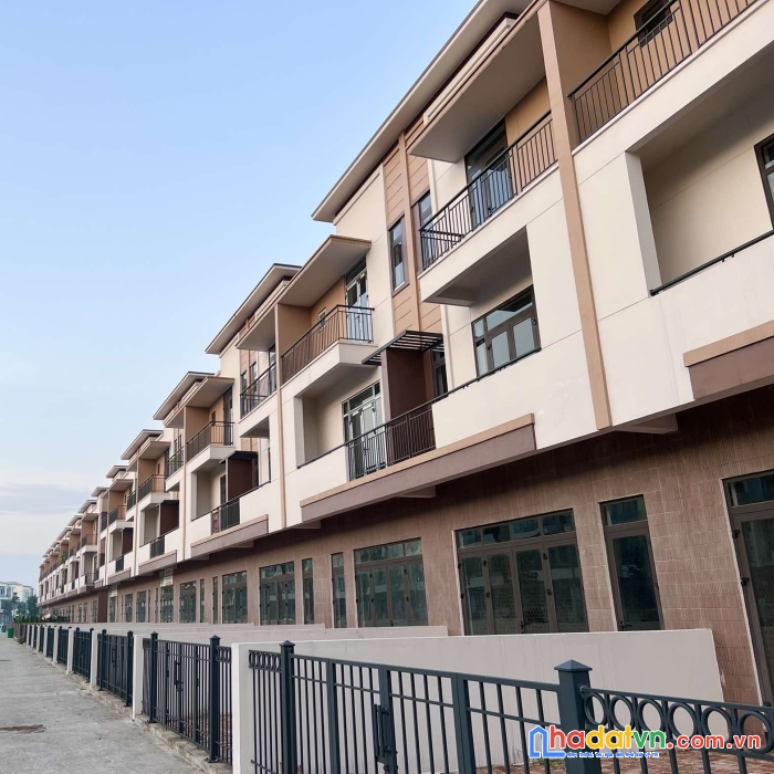 Bán căn shophouse kinh doanh buôn bán sàm uất ngay trường học giá rẻ