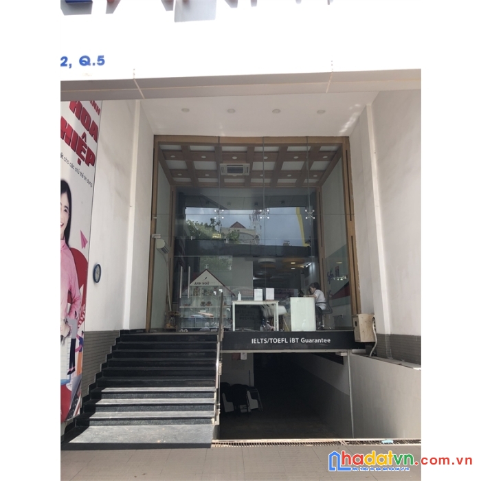 Cho thuê nhà mt nguyễn văn cừ hầm 7 lầu giá 330 triệu tháng