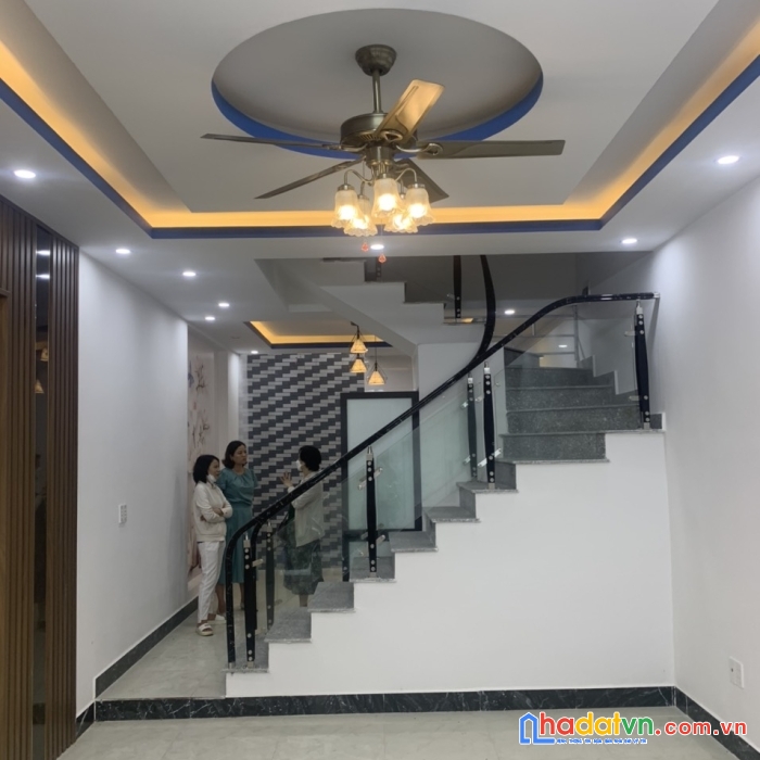 Cực hot - bán nhà lũng đông, 4 tầng xây mới, nhà đẹp, ô tô đỗ cửa