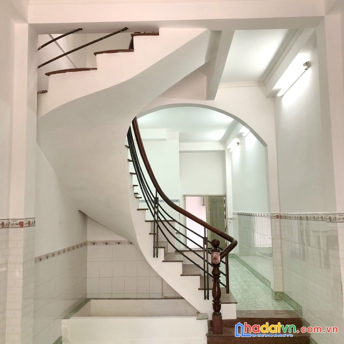 Bán nhà 2 lầu mặt tiền 10m đường bùi điền phường 4 quận 8