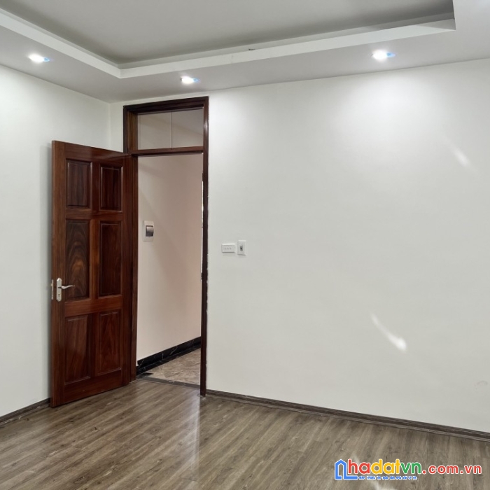 Dt 63m² x 5 tầng, mặt tiền 4m, mặt phố trung kính, 15 tỷ 2 có thương lượng