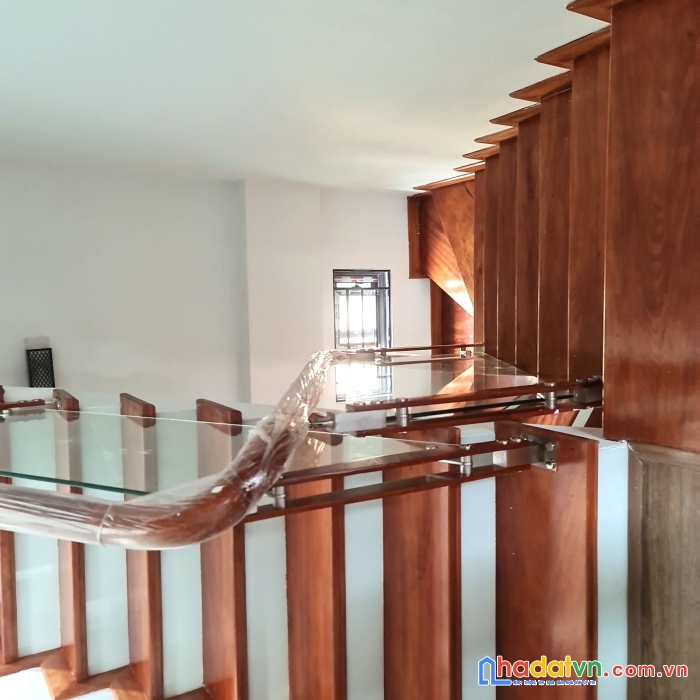 Bán nhà trịnh văn bô, mới đẹp ô tô đỗ, nội thất xịn, sổ vuông, 40m2, giá hơn 4 tỷ.