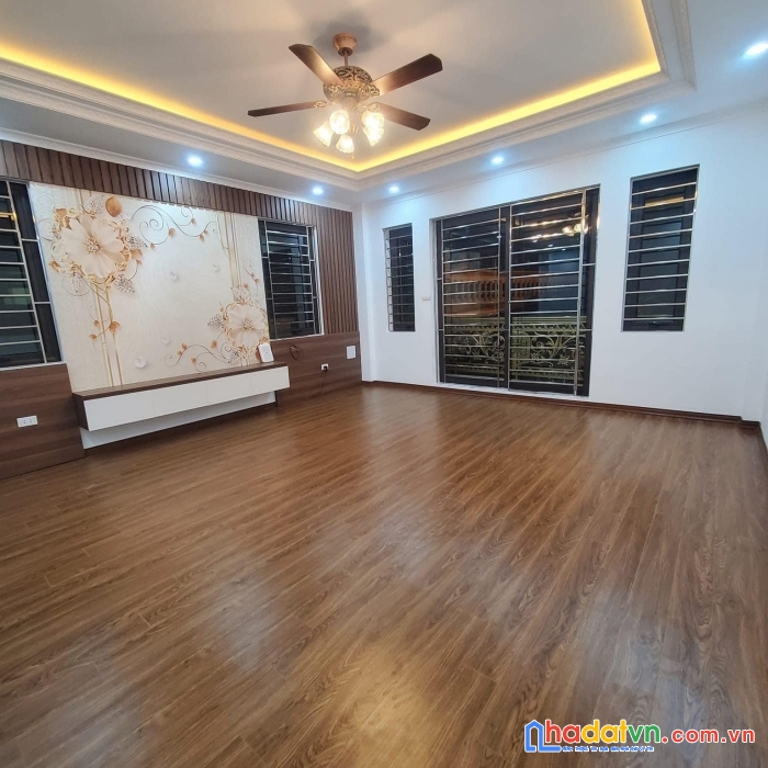 Lô góc 6 tầng thang máy trung tâm đống đa chỉ nhỉnh 6 tỷ. có tl