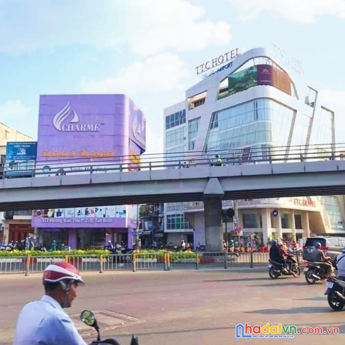Mặt tiền ngay vòng xoay lăng cha cả - hoàng văn thụ - 20 tỷ, (4.5x20m)