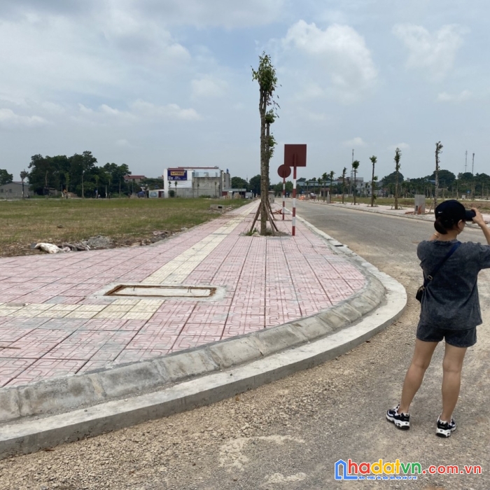 Dự án tiến phan tại thị trấn nhã nam huyện tân yên tỉnh bắc giang 
giá 1 tỷ7 .1 lô s 90m2.