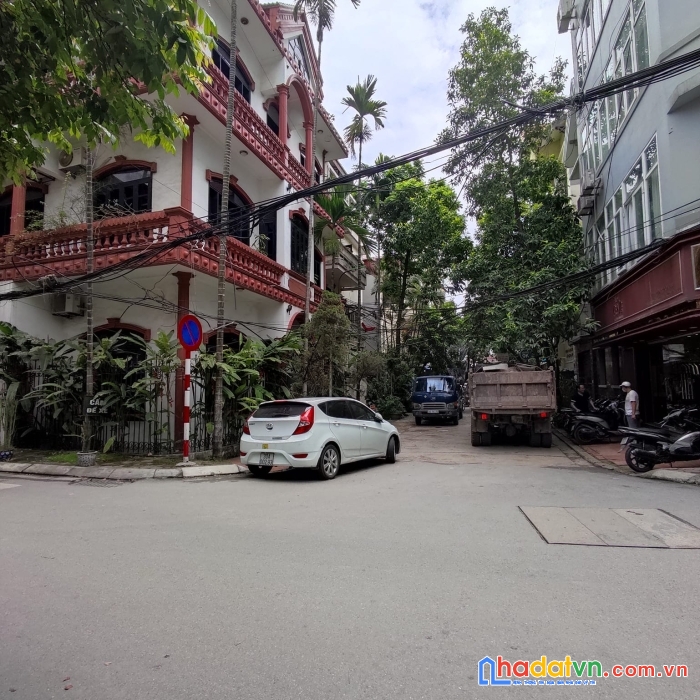 Bán biệt thự hoàng cầu, 92m2, 4 tầng, mt10.5m, giá 45 tỷ, lô góc 3 mặt thoáng