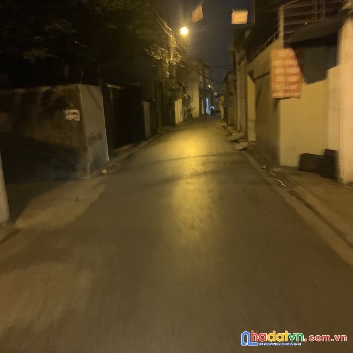 Bán nhà phố ngọc lâm,long biên 5 tầng giá 3,6 tỷ ô tô đỗ cách một nhà ngõ rộng thoáng