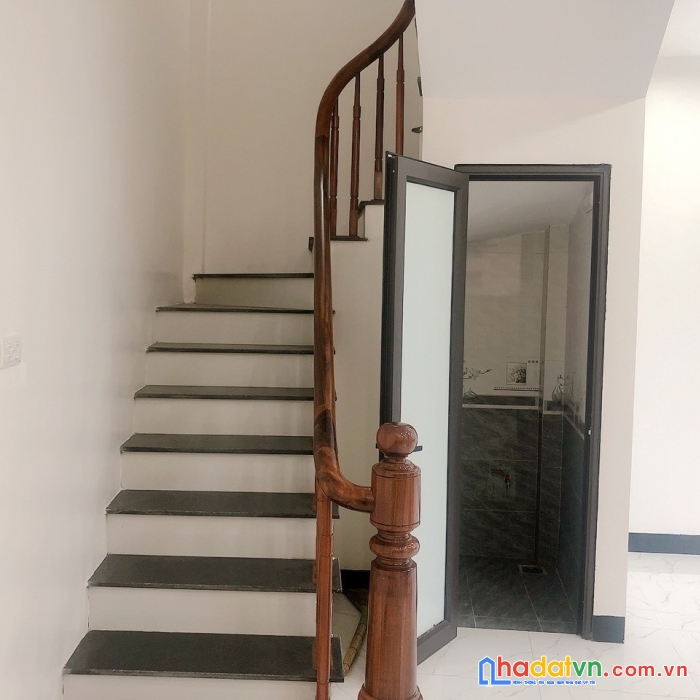 Bán gấp nhà tây tựu 38m 5t, 3.15tỷ, ô tô đỗ cửa ngày đêm, kd buôn bán.