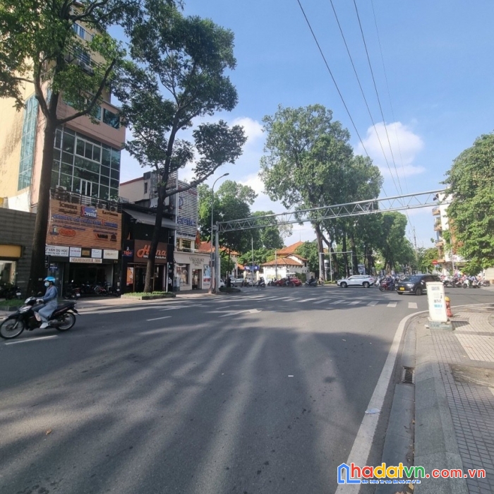 Bán gấp góc 2 mt lý tự trọng .p.bến thành .q1