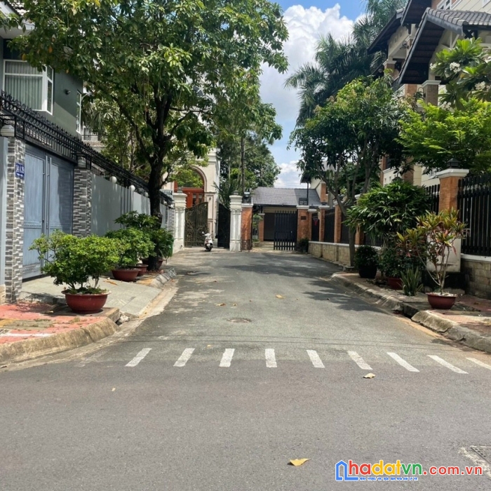 Villa sân vườn - căn góc 2 mặt tiền khu compound, thảo điền, quận 2.