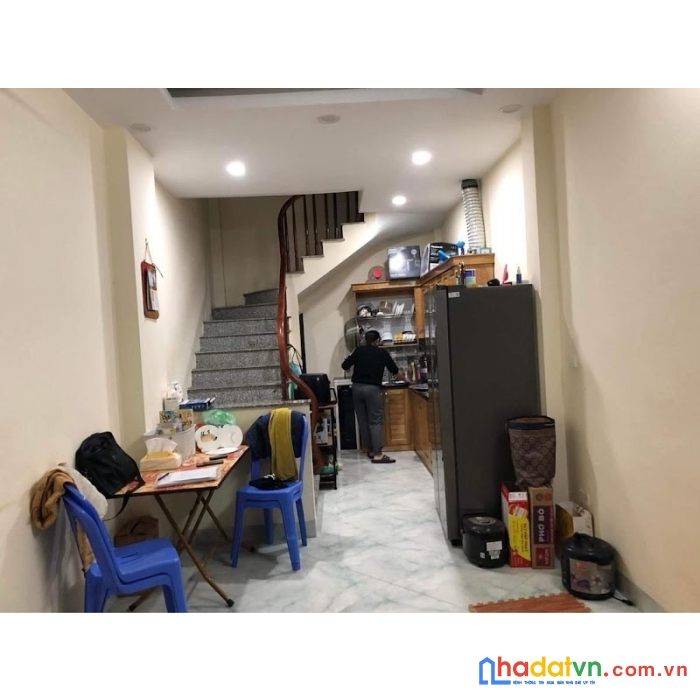 Gia đình cần bán nhà ngõ 285 đội cấn, 38m2, 4.5m, giá chỉ 3.7 tỷ.