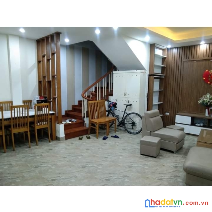 Bán nhà xuân la 50mx5 tầng ôtô đỗ cổng ba bước ra phố gần hồ tây ở sướng 6,9 tỷ thương lượng