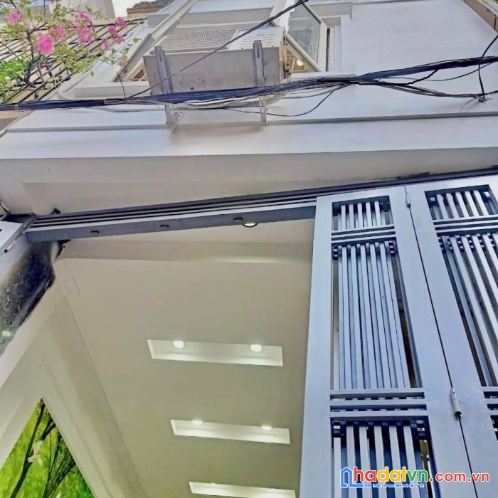 Bán nhà kim giang 3.3 tỷ  , 32m ,4 tầng , cách ô tô 10m , lô góc  ,ở luôn